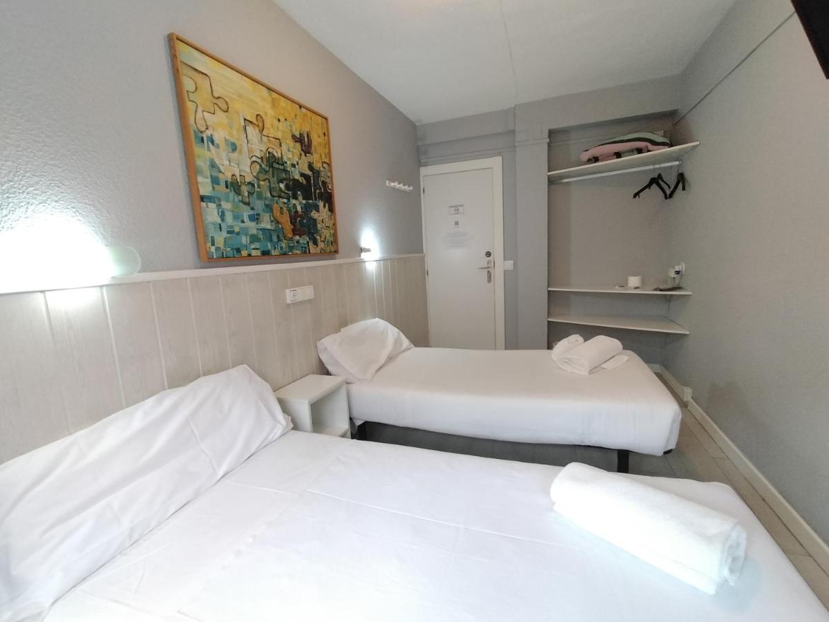 Chambre Lits Jumeaux avec Salle de Bains Commune