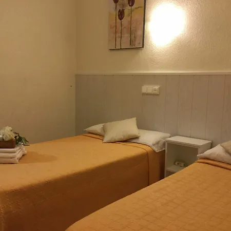 Hostal Albero By Gaiarooms-3